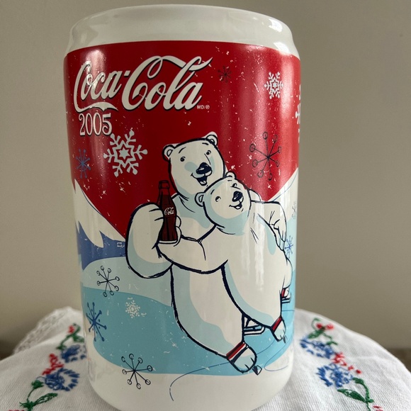 2005 'Skating Polar Bears' Canister - Picture 1 of 6